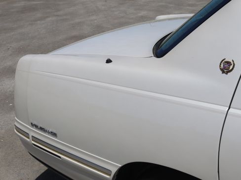Used 1998 Cadillac De Ville D'Elegance w/ Safety/Security Pkg FWD image 4
