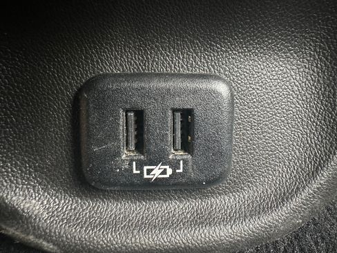 Used 2018 Buick Regal Essence w/ Driver Confidence Package #1 AWD/4WD image 18