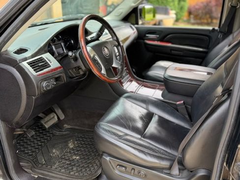 Used 2007 Cadillac Escalade AWD w/ Information Package image 11