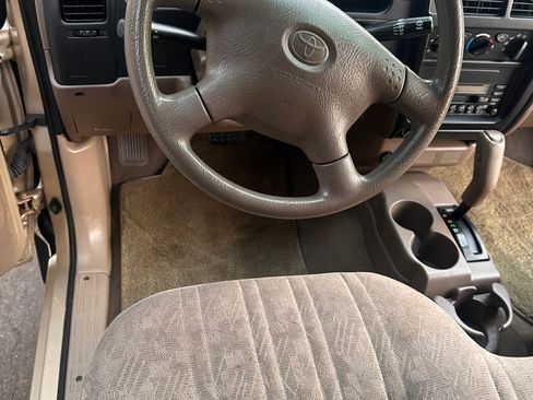 Used 2003 Toyota Tacoma 2WD Regular Cab image 10