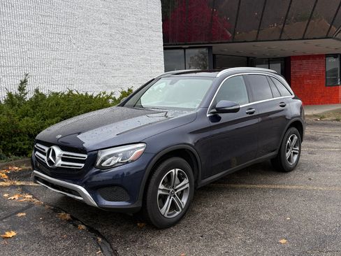 Used 2019 Mercedes-Benz GLC 300 4MATIC image 2