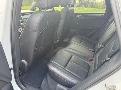 Used 2022 Porsche Macan S image 12