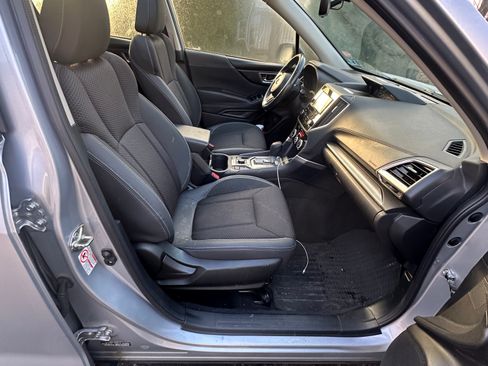 Used 2020 Subaru Forester Premium image 4