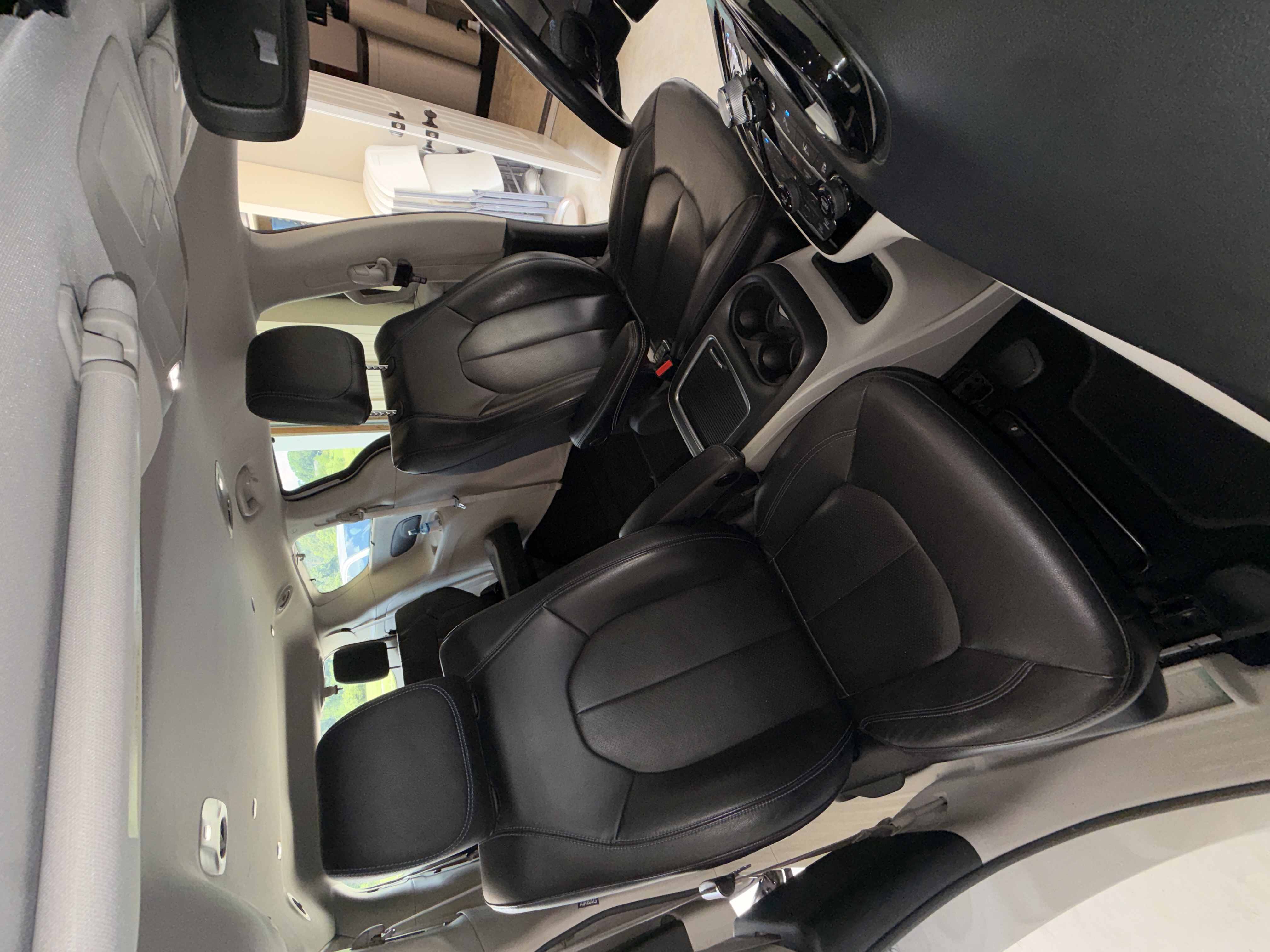 Used 2021 Chrysler Pacifica Touring-L FWD image 20