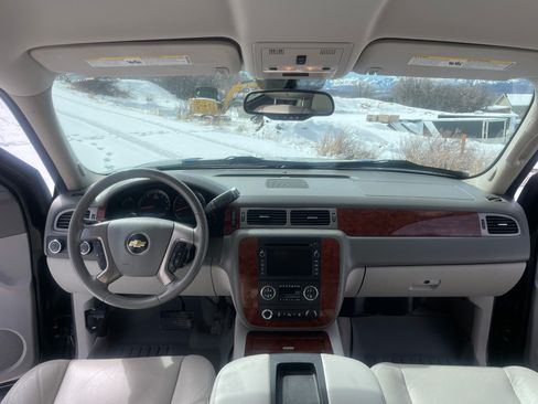 Used 2011 Chevrolet Tahoe LTZ image 12