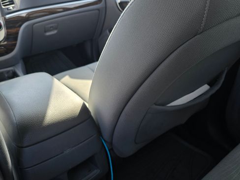 Used 2010 Hyundai Santa Fe GLS image 12