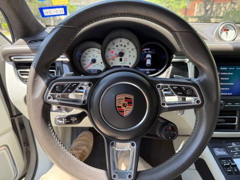 Used 2020 Porsche Macan Turbo image 11