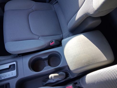 Used 2014 Nissan Frontier SV RWD image 9