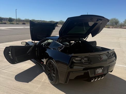 Used 2019 Chevrolet Corvette Stingray Coupe w/ Carbon Flash Badge Package image 27