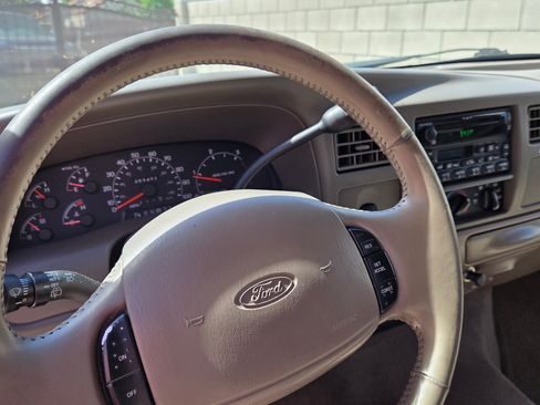 Used 2001 Ford Excursion XLT image 9