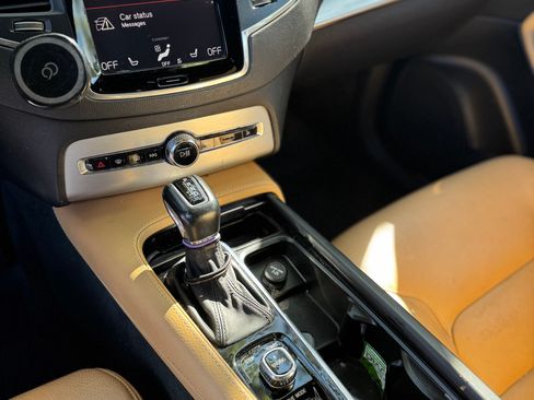 Used 2017 Volvo XC90 T6 Momentum w/ Vision Package image 10