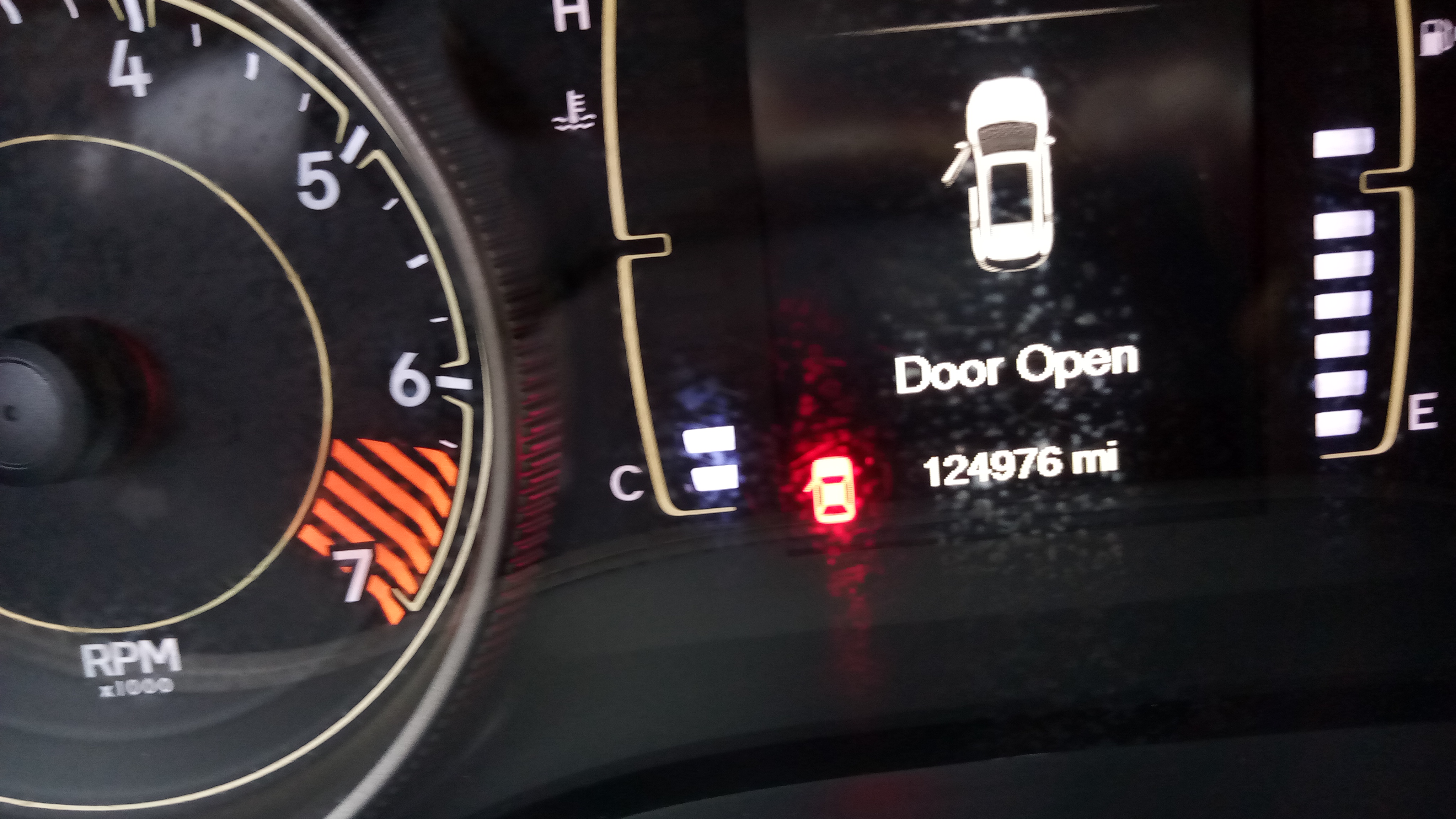 Used 2015 Jeep Cherokee Sport w/ Sport Appearance Group FWD image 5