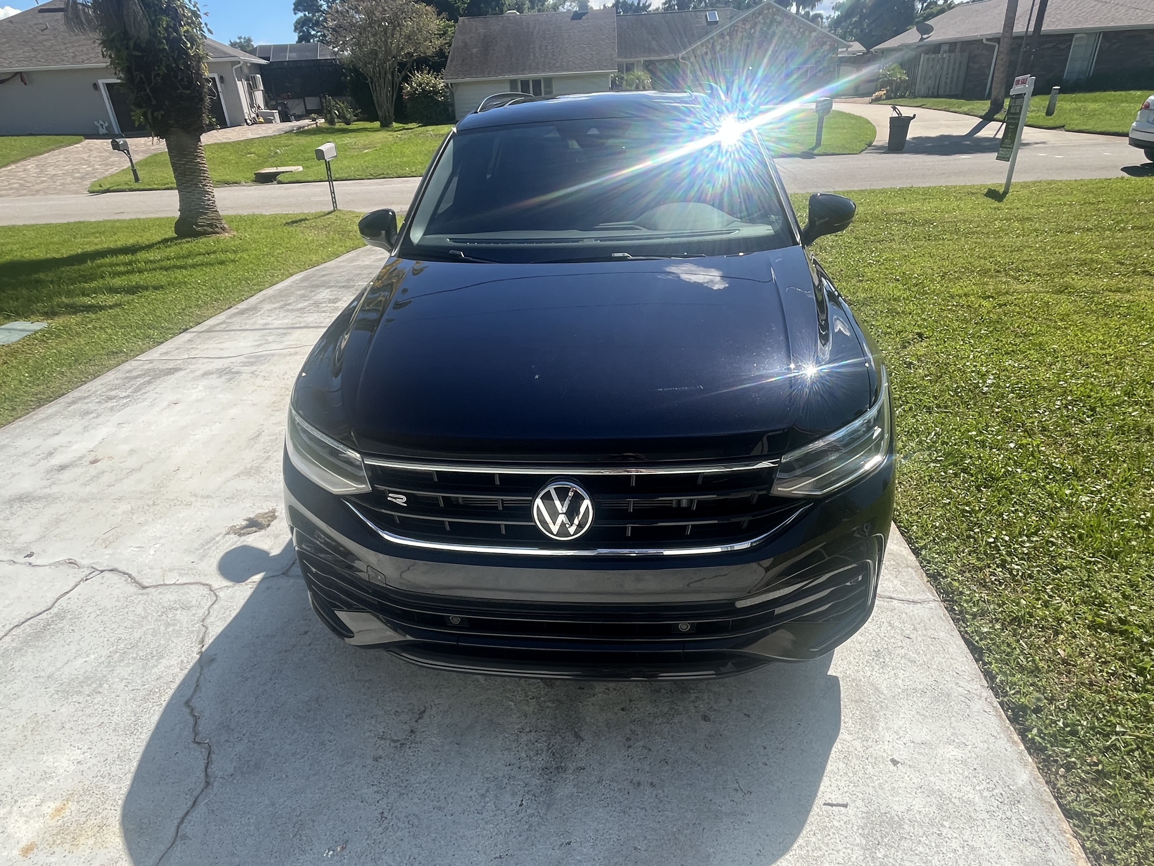 Used 2024 Volkswagen Tiguan SE R-Line FWD image 4
