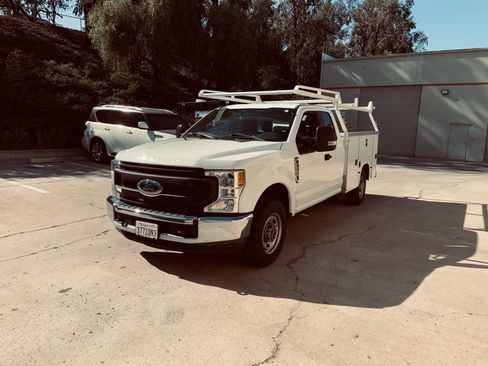 Used 2022 Ford F250 XL w/ Power Equipment Group RWD image 5