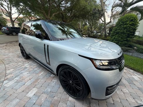 Used 2024 Land Rover Range Rover SE image 2