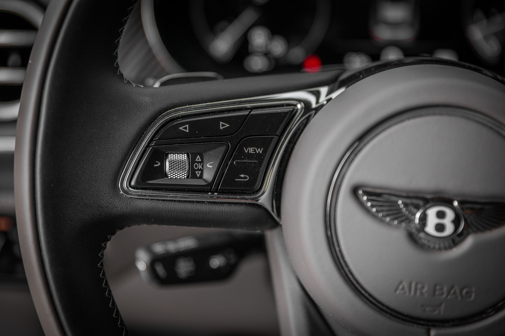 Used 2023 Bentley Bentayga Extended Wheelbase AWD/4WD image 18