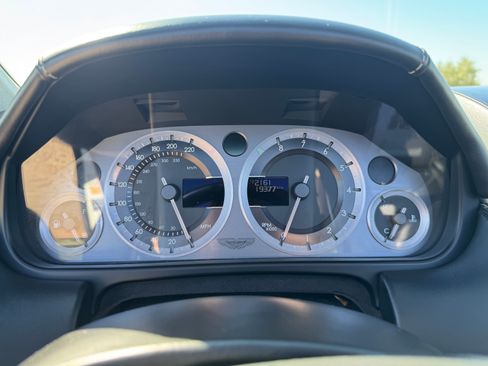 Used 2013 Aston Martin V8 Vantage Roadster image 19