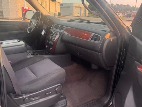 Used 2011 Chevrolet Tahoe LS RWD image 12