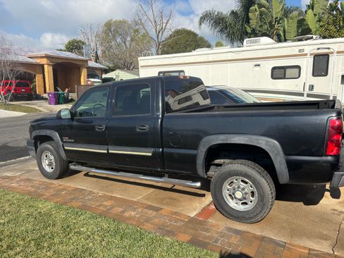 Used 2005 Chevrolet Silverado 2500 LS w/ Heavy-Duty Power Package image 5