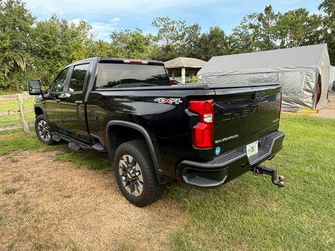 Used 2021 Chevrolet Silverado 2500 Custom w/ Custom Value Package AWD/4WD image 2