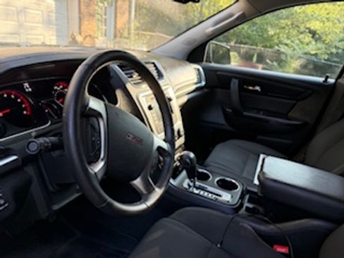 Used 2016 GMC Acadia SLE image 6