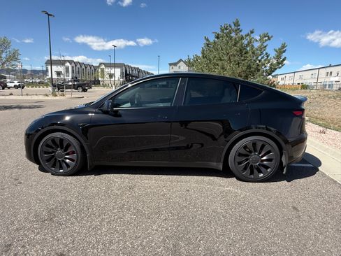 Used 2021 Tesla Model Y Performance image 9