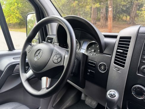 Used 2016 Mercedes-Benz Sprinter 2500 image 25