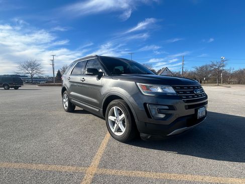 Used 2016 Ford Explorer XLT image 4