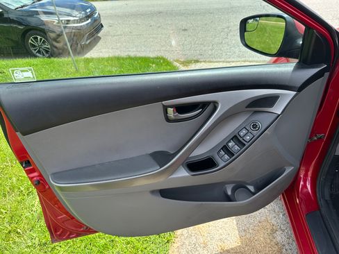 Used 2015 Hyundai Elantra SE FWD image 5