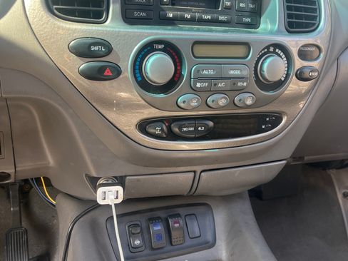 Used 2005 Toyota Sequoia Limited image 11