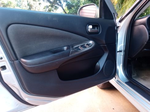 Used 2004 Nissan Sentra SE-R w/ Sunroof Pkg image 12