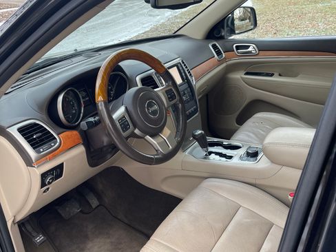Used 2012 Jeep Grand Cherokee Overland image 4