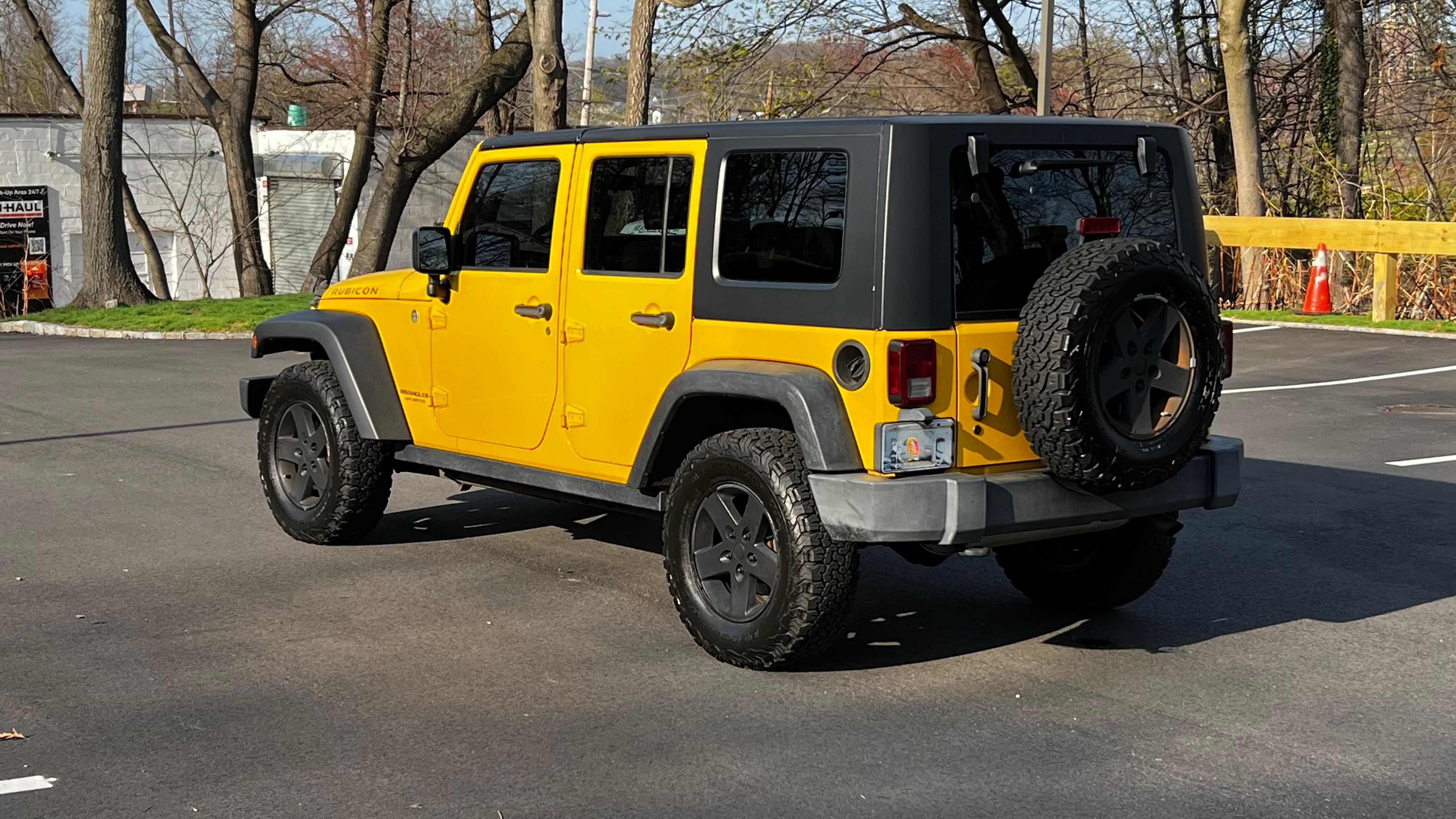 Used 2009 Jeep Wrangler Unlimited Rubicon w/ Dual Top Group AWD/4WD image 6