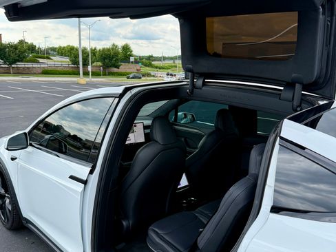 Used 2023 Tesla Model X AWD/4WD image 2