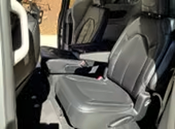 Used 2020 Chrysler Pacifica Touring-L FWD image 13