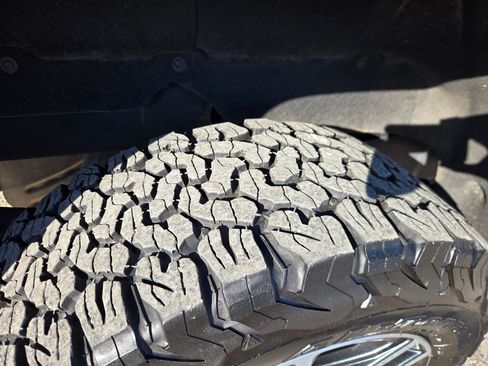 Used 2023 GMC Sierra 1500 AT4 w/ AT4 Premium Package image 10