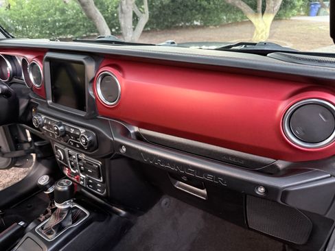 Used 2021 Jeep Wrangler Unlimited Rubicon image 30