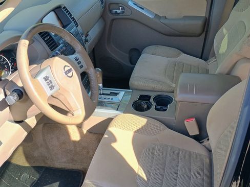 Used 2011 Nissan Pathfinder SV image 4