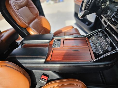 Used 2018 Lincoln Navigator L Reserve w/ Technology Package image 14