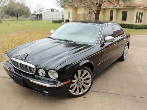 Used 2004 Jaguar XJ8 image 2