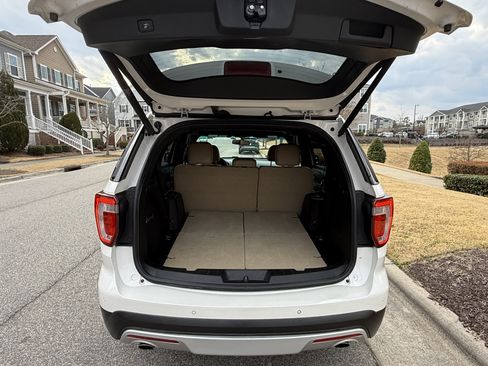 Used 2016 Ford Explorer Limited image 16