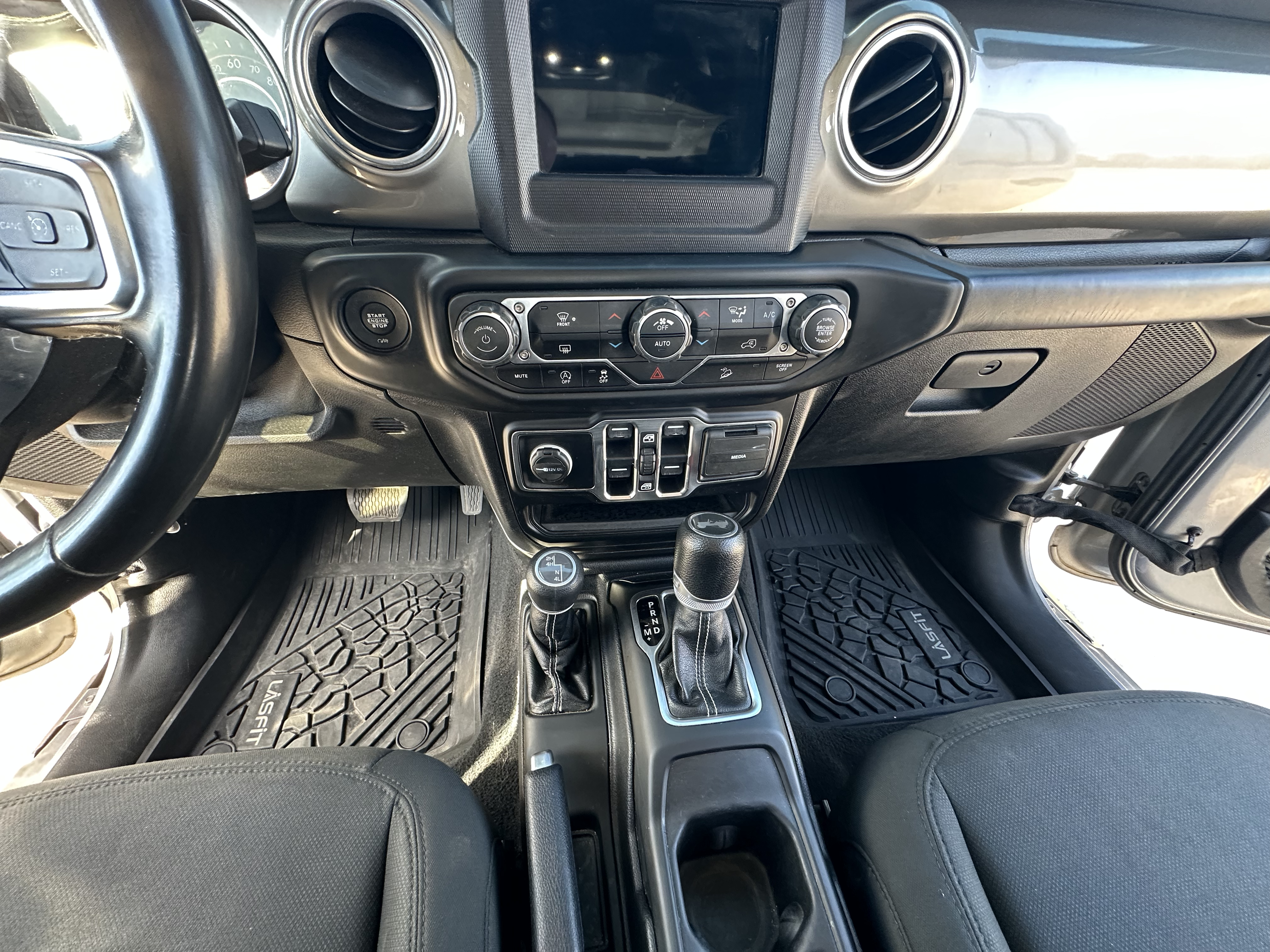 Used 2020 Jeep Wrangler Unlimited Sahara AWD/4WD image 11