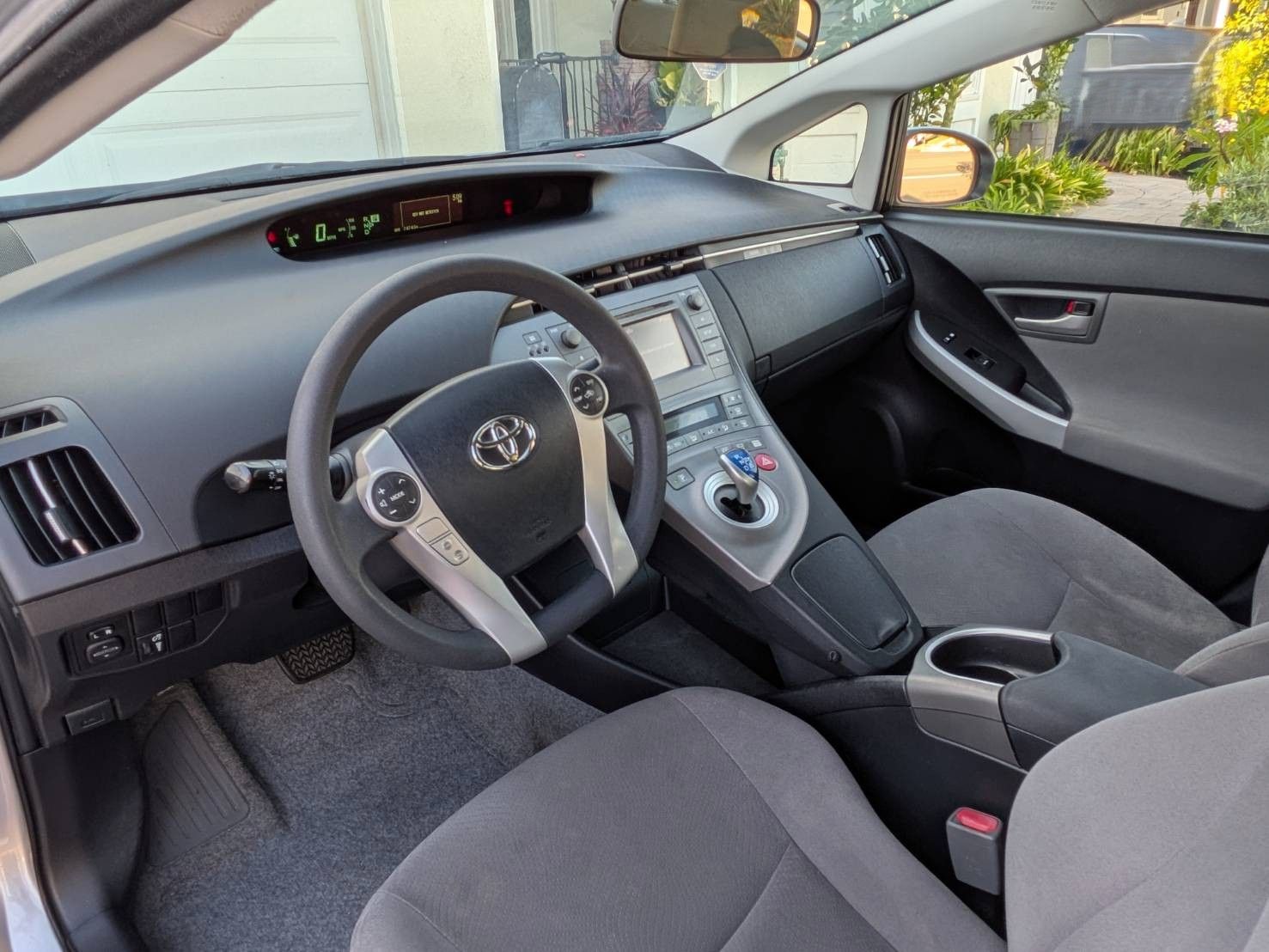 Used 2015 Toyota Prius Two w/ Preferred Accessory Package FWD image 9