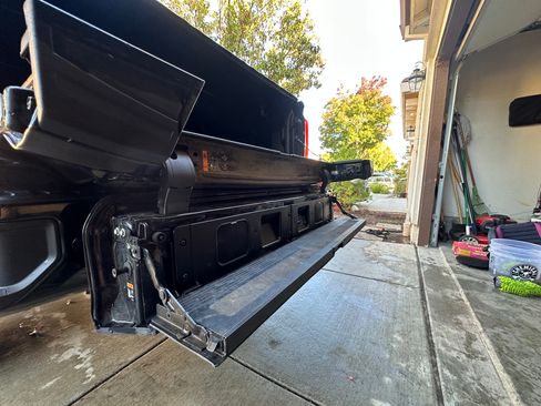 Used 2022 GMC Sierra 3500 Denali w/ Denali Black Diamond Edition image 8