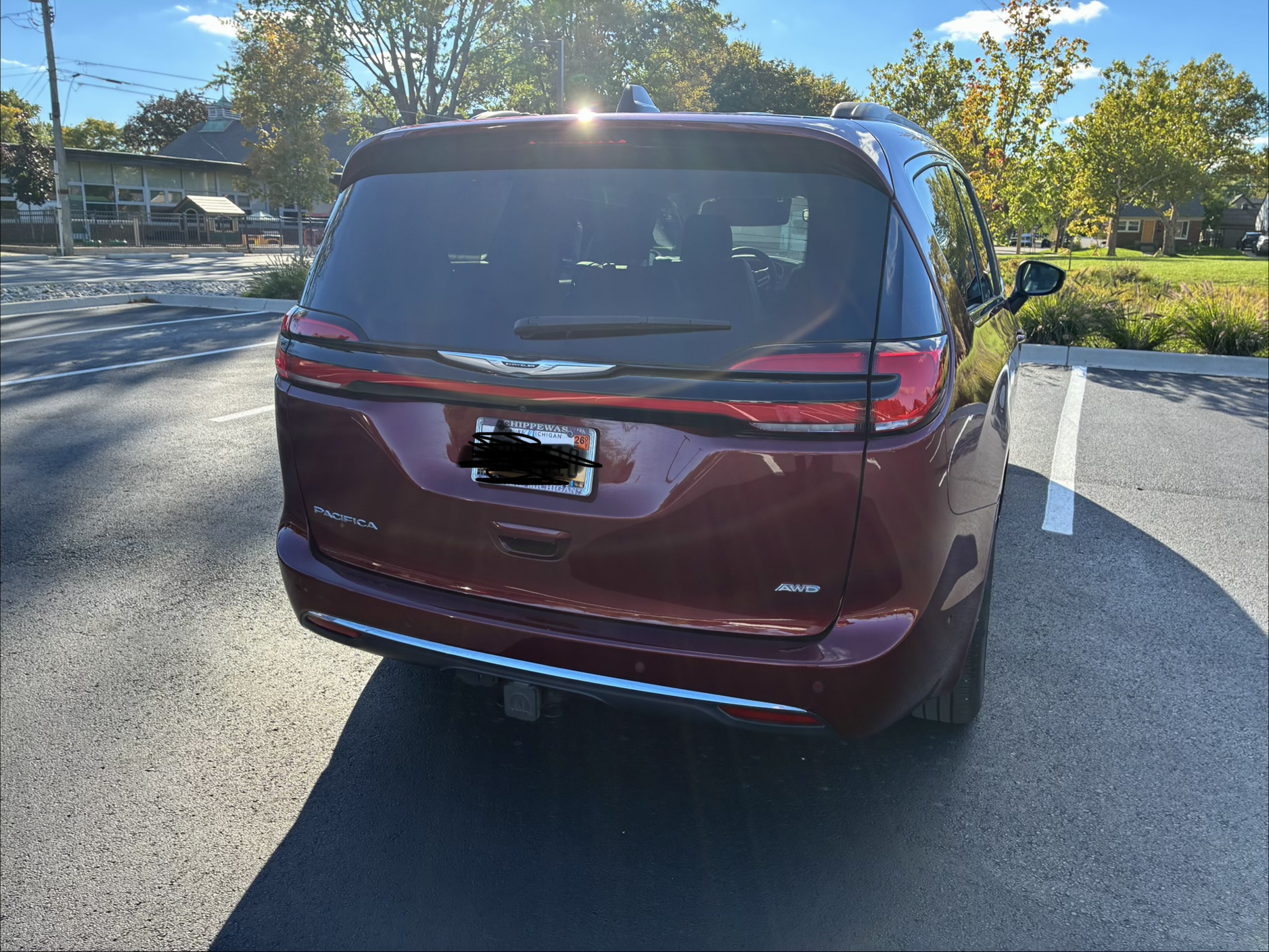 Used 2023 Chrysler Pacifica Touring-L w/ Uconnect Theater Family Group AWD/4WD image 4