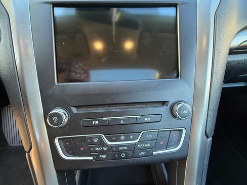 Used 2017 Ford Fusion Energi SE FWD image 19
