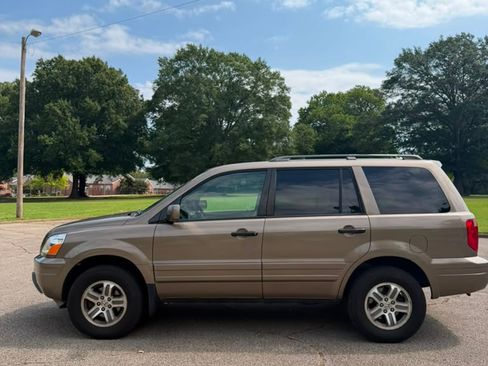 Used 2005 Honda Pilot EX image 2
