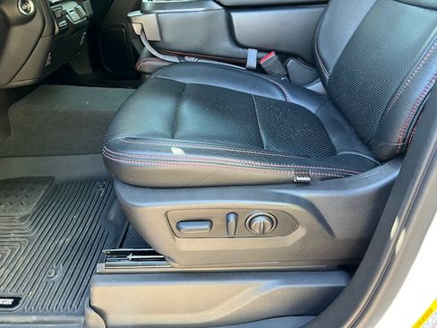 Used 2022 GMC Sierra 2500 SLE w/ SLE Convenience Package image 5