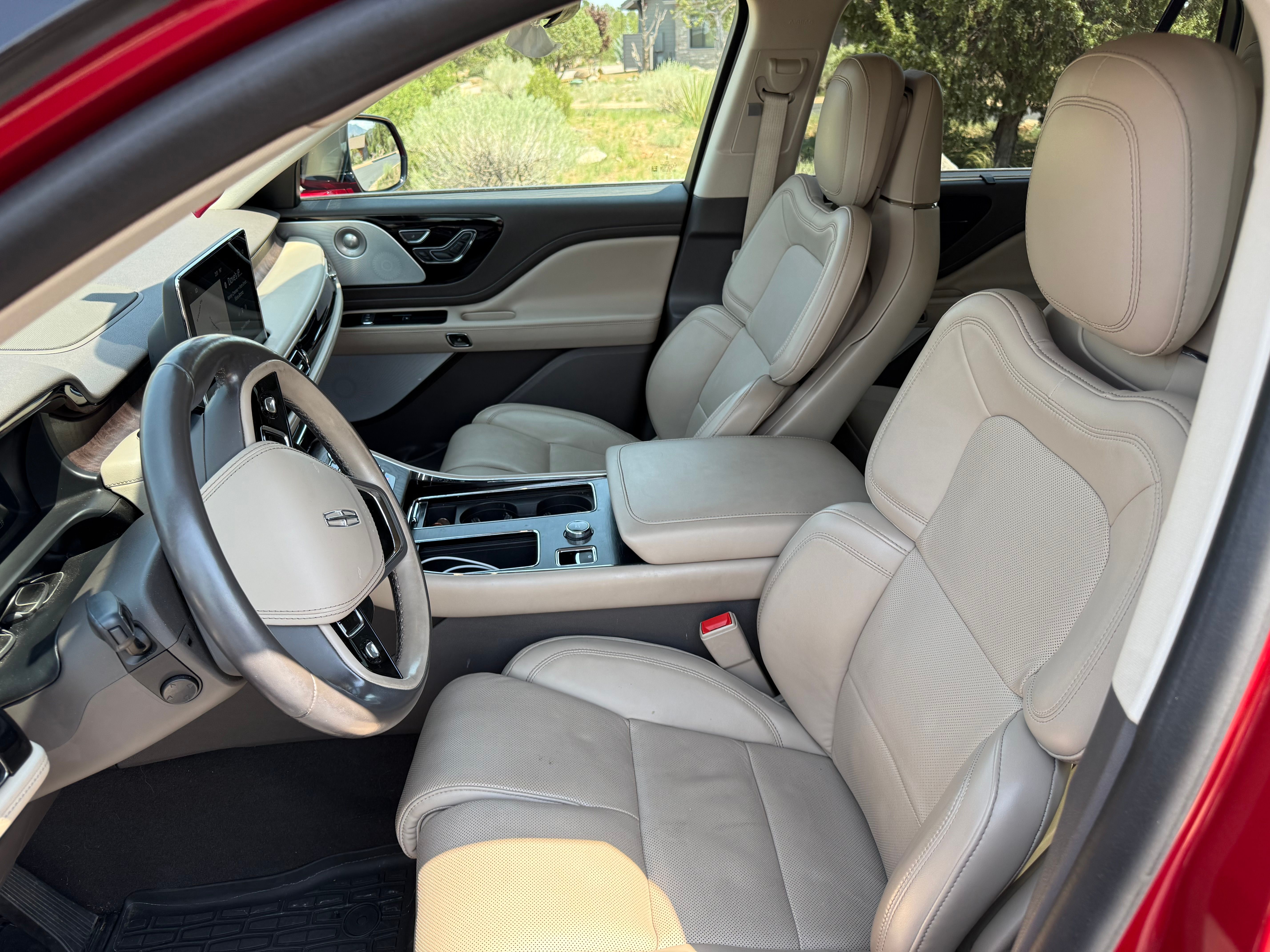 Used 2020 Lincoln Aviator Reserve w/ Equipment Group 202A AWD/4WD image 13