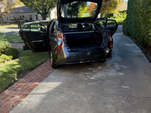 Used 2016 Toyota Prius Four Touring image 22